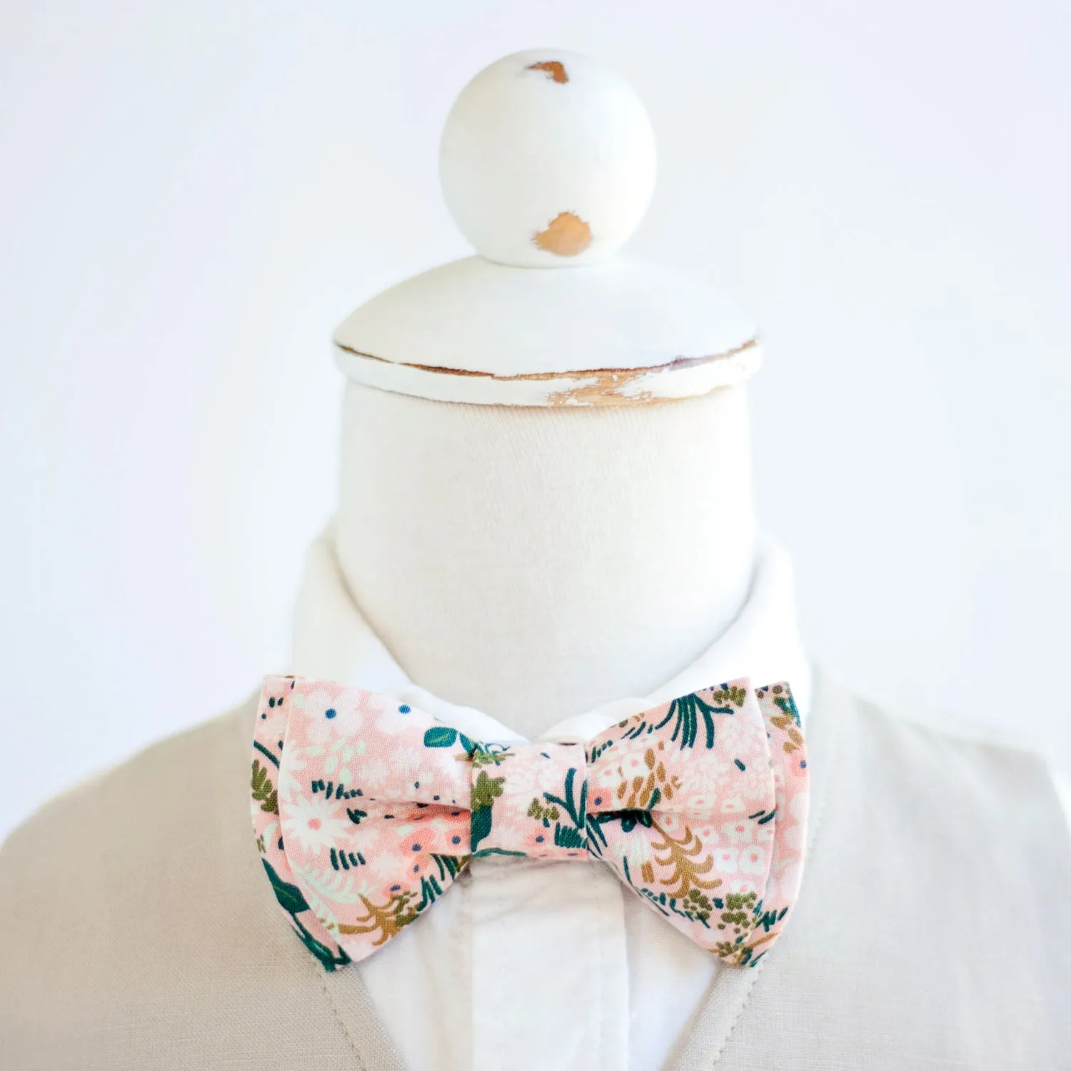 Boy's Bow Tie / Meadow In Pink