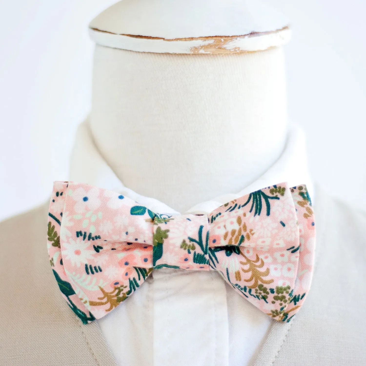 Boy's Bow Tie / Meadow In Pink