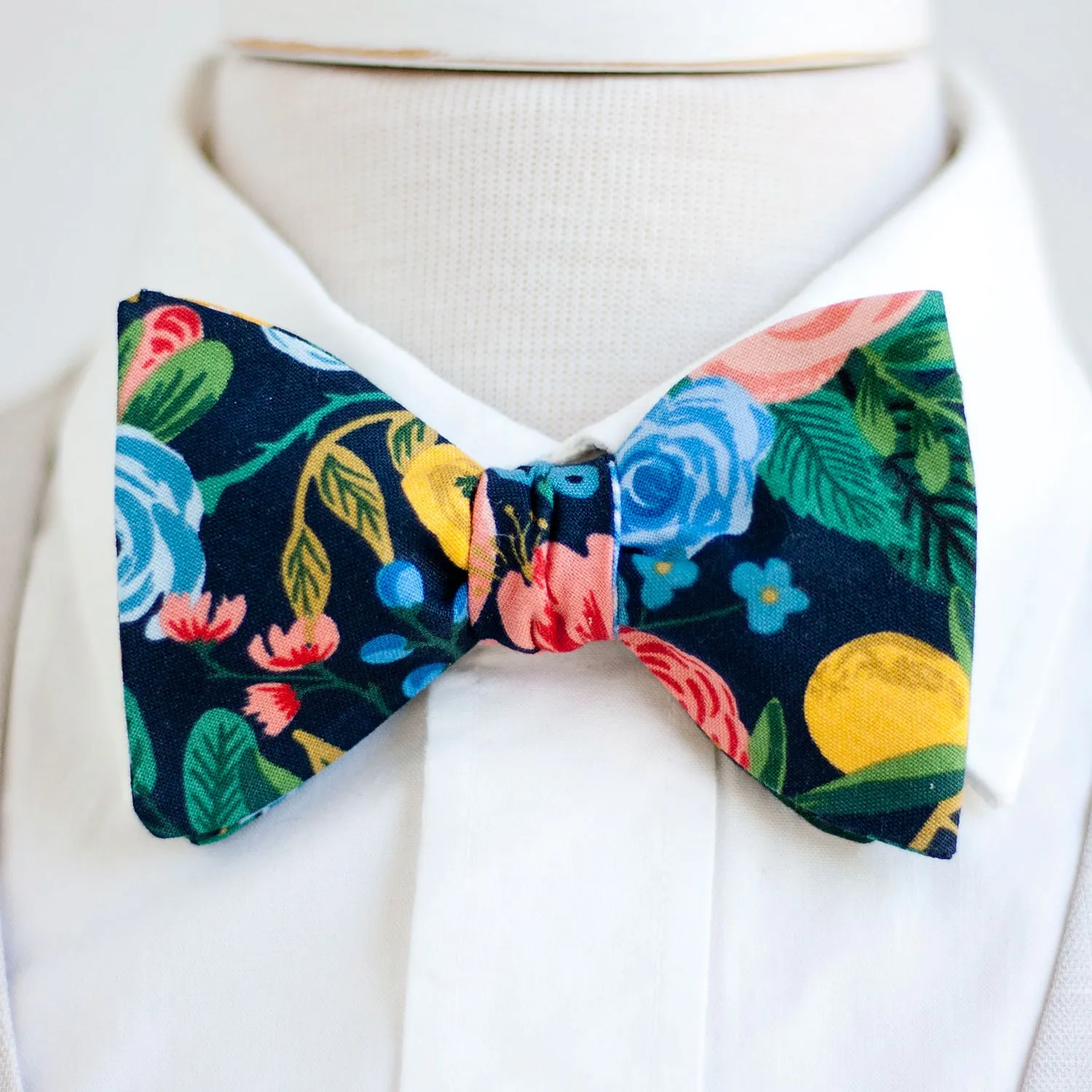 Men's Freestyle Self-Tie Bow Tie / Garden Party In Navy