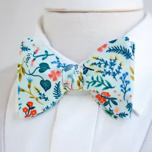 Men's Freestyle Self-Tie Bow Tie / Mint Metallic Floral