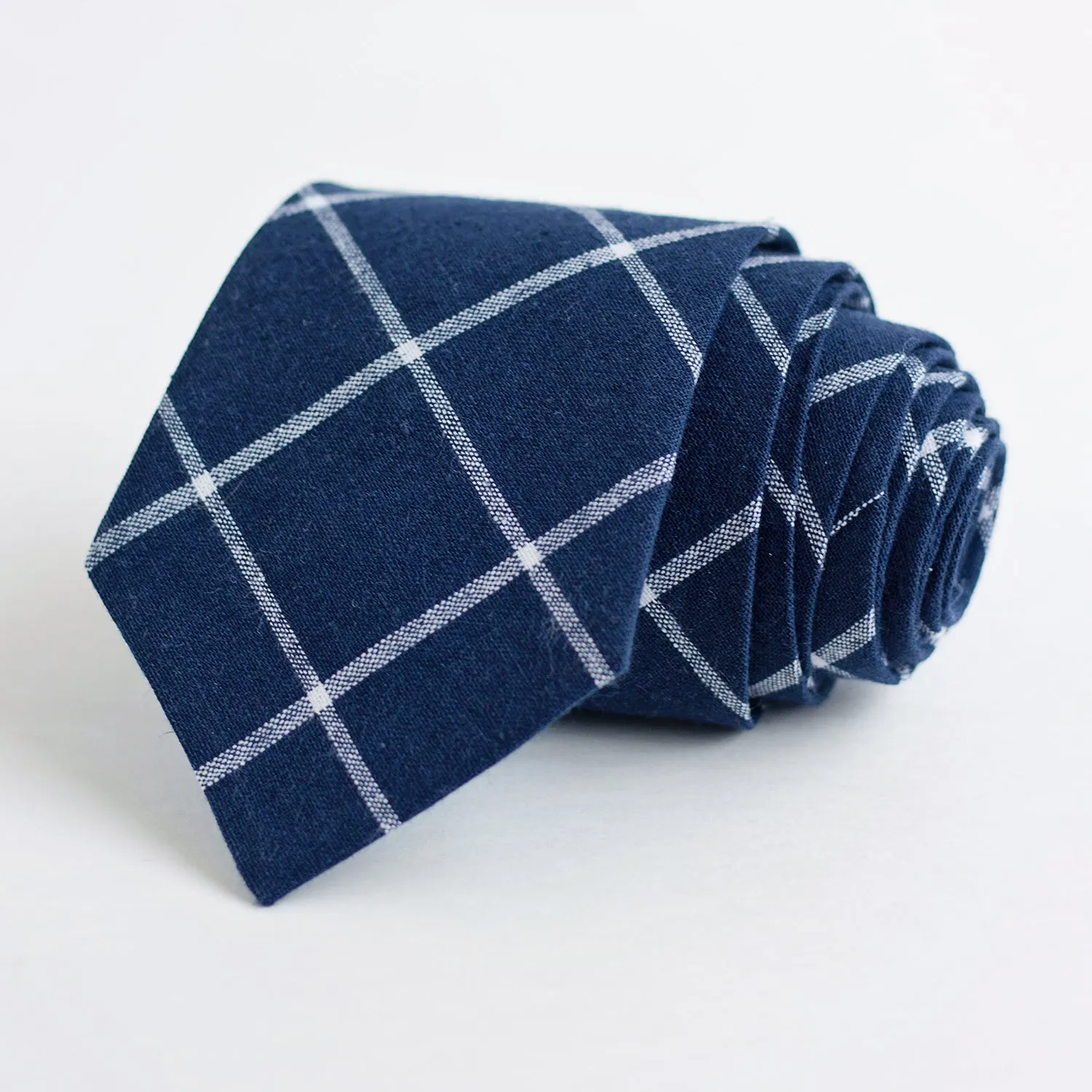 Men's Necktie / Navy Linen Window Pane