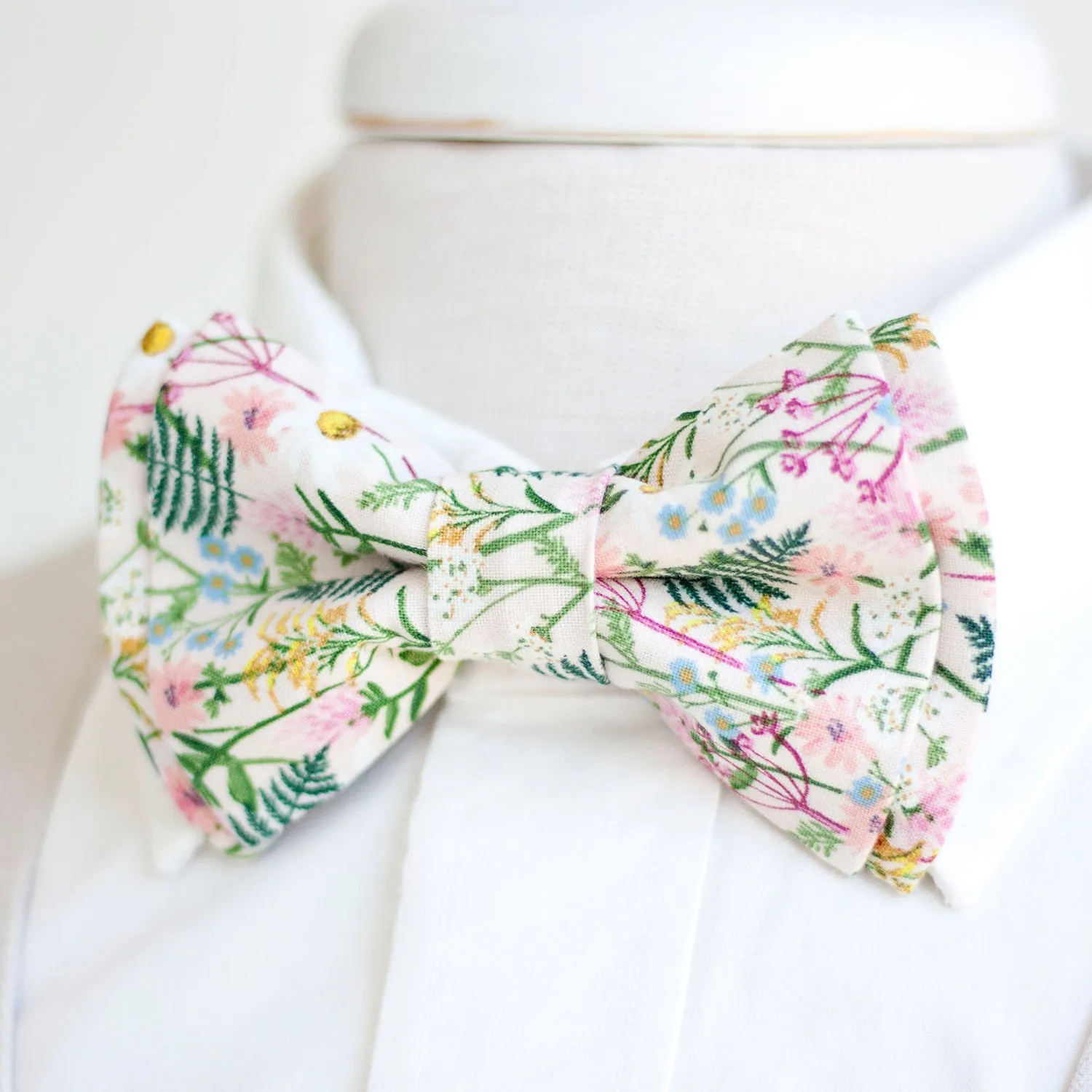 Men's Necktie / Wildflowers In Pink