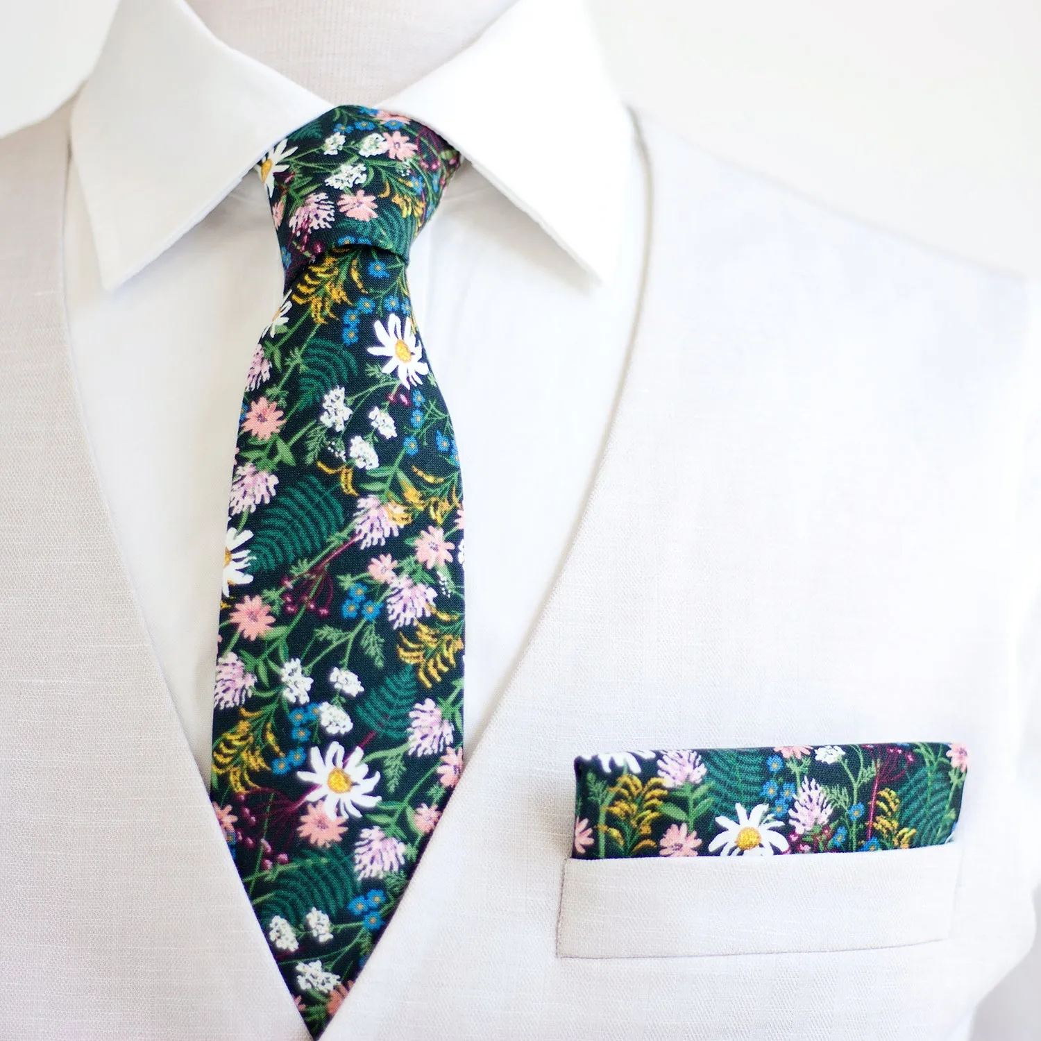 Men's Pocket Square / Wildflowers In Hunter